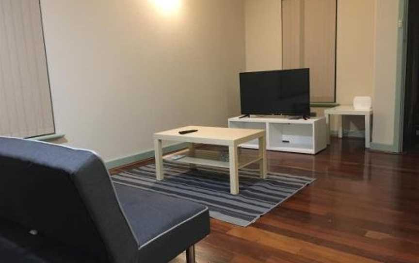 Newly furnished cosy home, Queens Park, WA