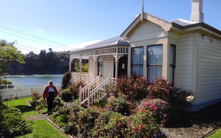 Fletcher House, Broad Bay, New Zealand