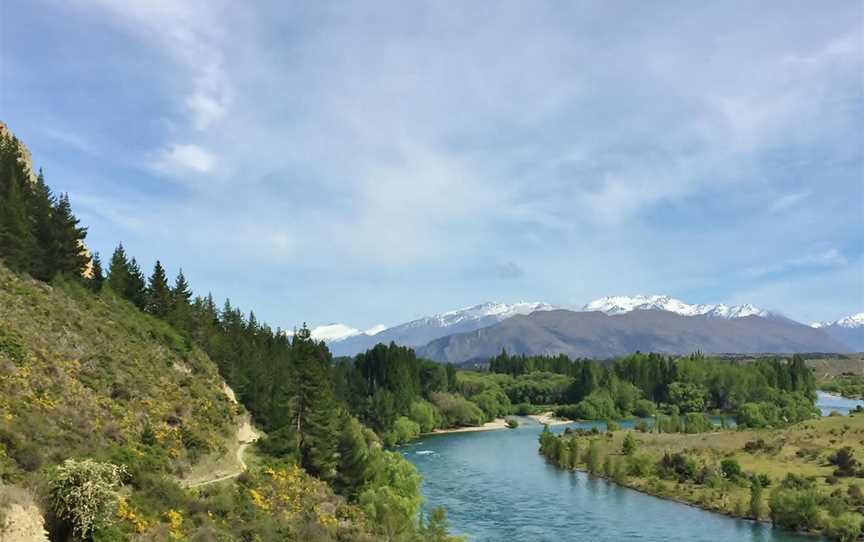 Upper Clutha River track, Attractions in Wanaka